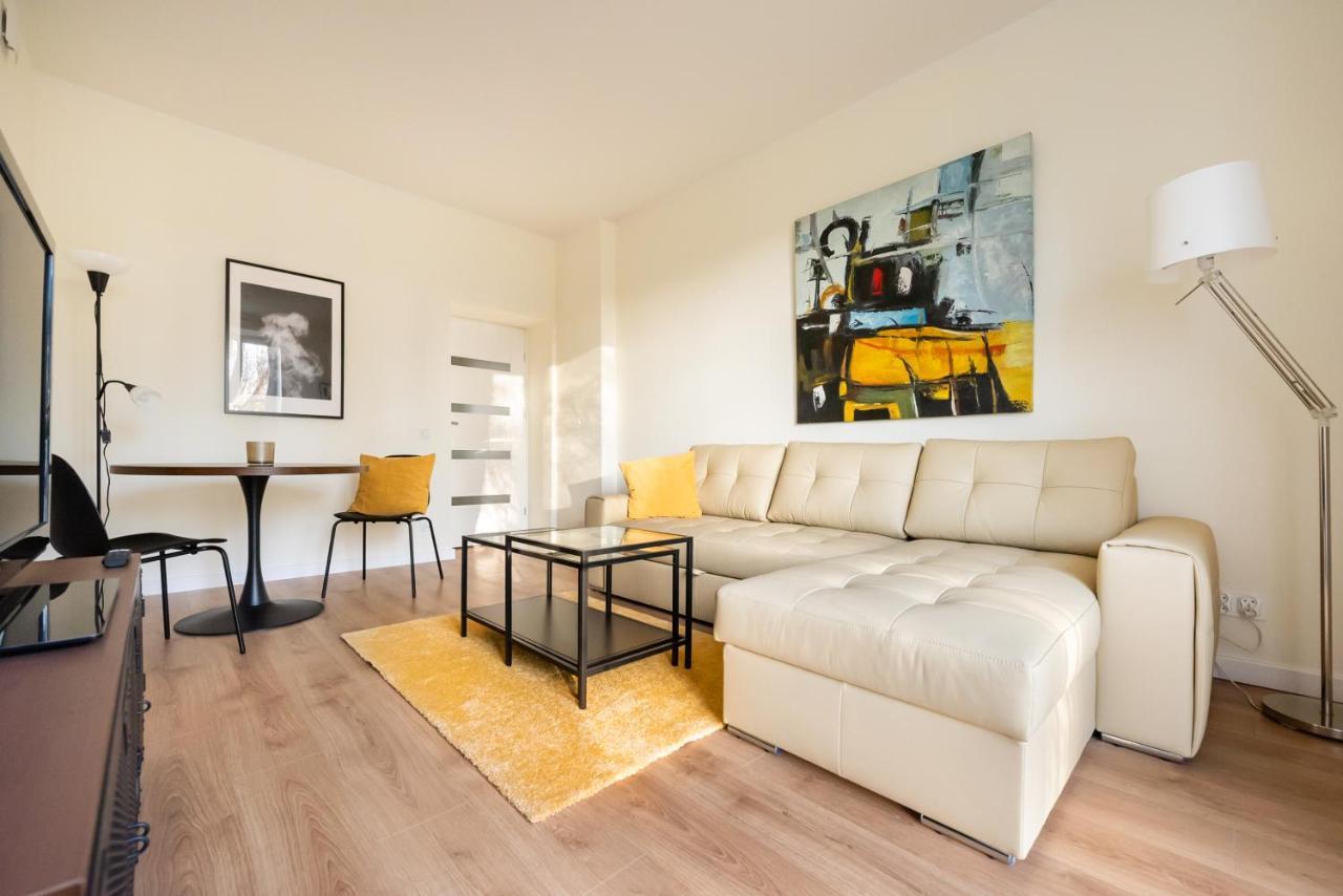 Ochota Sunny Apartment Warschau Exterior foto