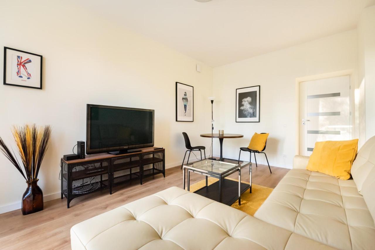 Ochota Sunny Apartment Warschau Exterior foto